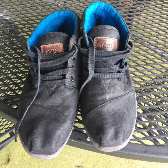 TOMS canvas lace up shoes