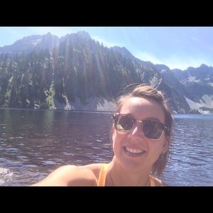 Meet your Posher, Alyssa