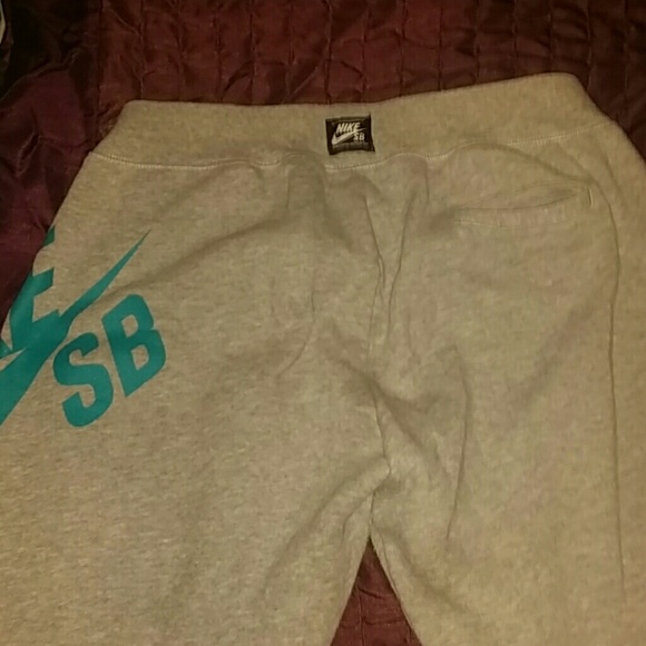 Sweat pants - Picture 2 of 3