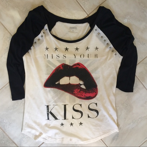 Express Sz M Graphic 3/4 sleeve So Comfy Tee