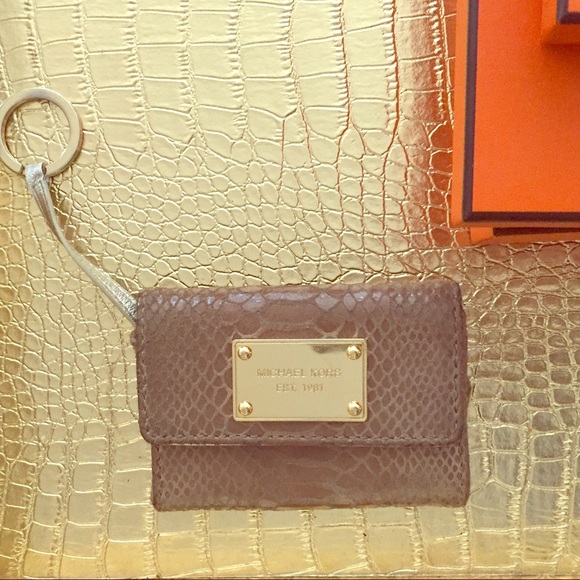 Michael Kors Wallet with Key Ring - Picture 1 of 4