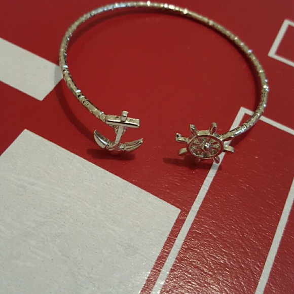 Anchor bracelet