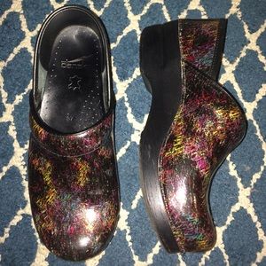 LIKE NEW DANSKO CLOGS