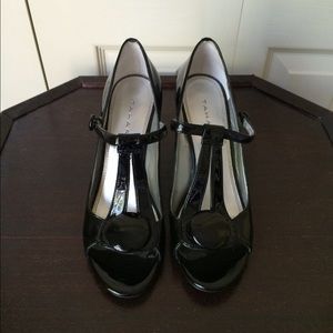 Tahari black patent leather vintage block heel.