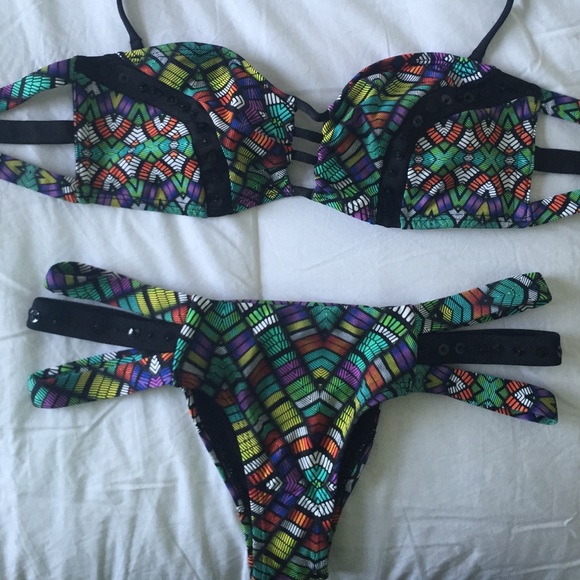Thankfull bikini 2 pieces top And bottom - Picture 1 of 4
