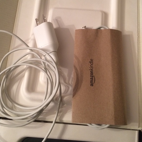 NWB AMAZON KINDLE - Picture 2 of 3