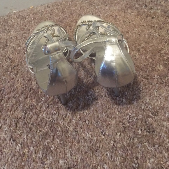 Silver pumps - Picture 2 of 2