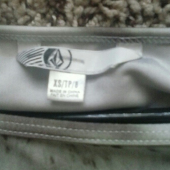 Volcom Brand Tiger Crop Top - Picture 3 of 4