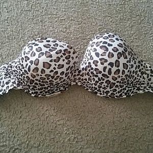 Strapless cacique bra.