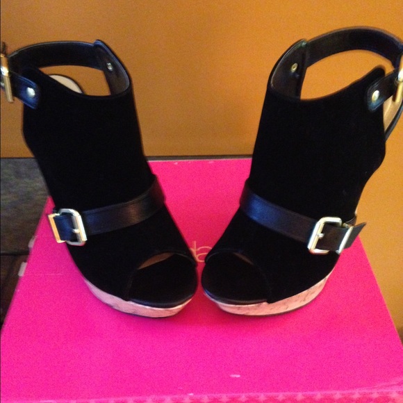Peep toe black  suede shoe bootie size8.5.💗💗 - Picture 3 of 4