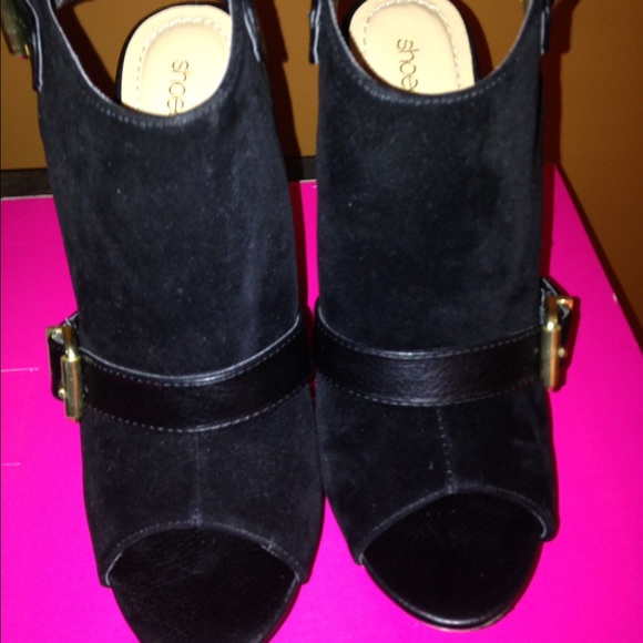 Peep toe black  suede shoe bootie size8.5.💗💗 - Picture 4 of 4