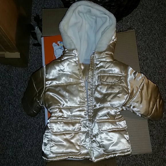 Girls winter coat not as shiny as it looks in pic