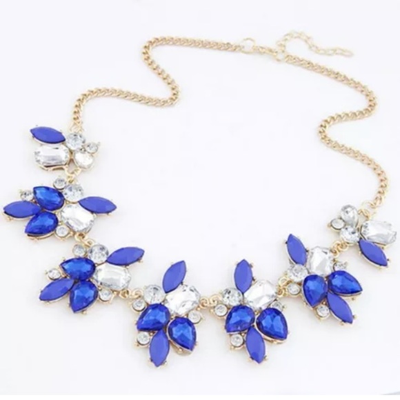 Statement necklace