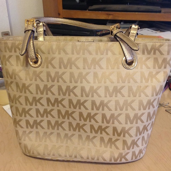 Authentic Michael Kors tote (beige)