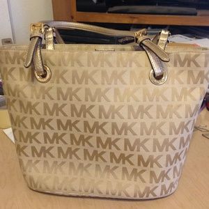 Authentic Michael Kors tote (beige)