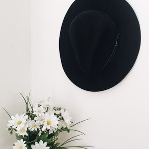 Black fedora hat.