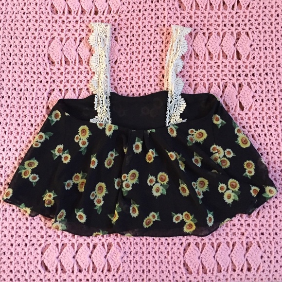 🌻Forever 21 High-Low Top🌻 - Picture 2 of 4