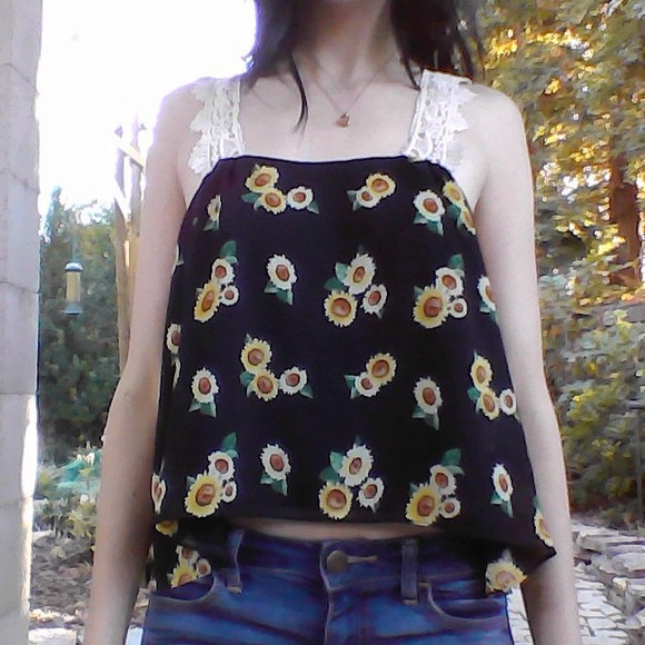 🌻Forever 21 High-Low Top🌻 - Picture 3 of 4