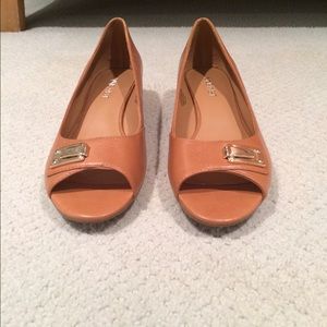 NWOT Nine West 6.5 ZAZUO.