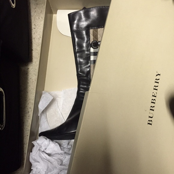 Burberry boots - Picture 4 of 4