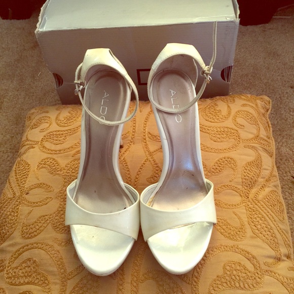 Aldo Pearl color sandals