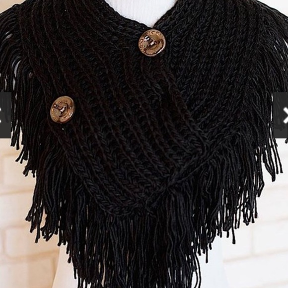 ❌SOLD OUT ❌ Crochet  Button Tassel Shawl - Picture 2 of 2