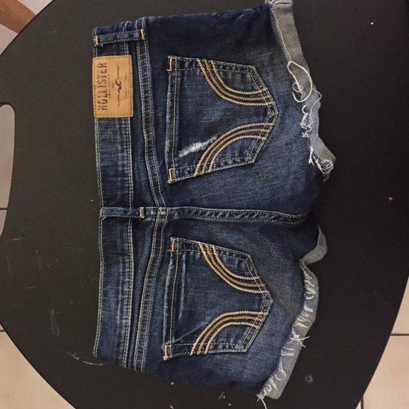 Hollister destroyed Jean Shorts - Picture 2 of 2