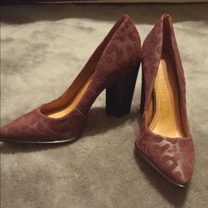 Purple valuer pumps. Carrono!!