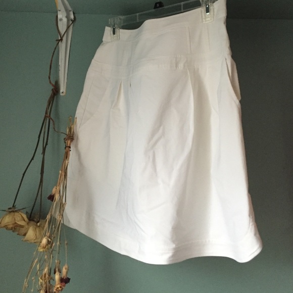 Nanette Lepore White Aline Pleated Skirt SZ 8