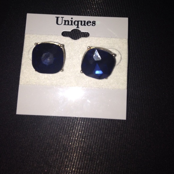 Blue stone gold earrings!