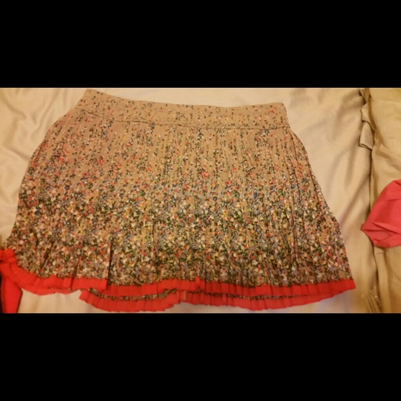 Dresses - Picture 3 of 3