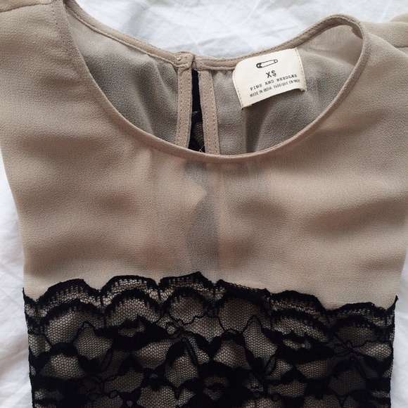Scallop lace blouse - Picture 3 of 4