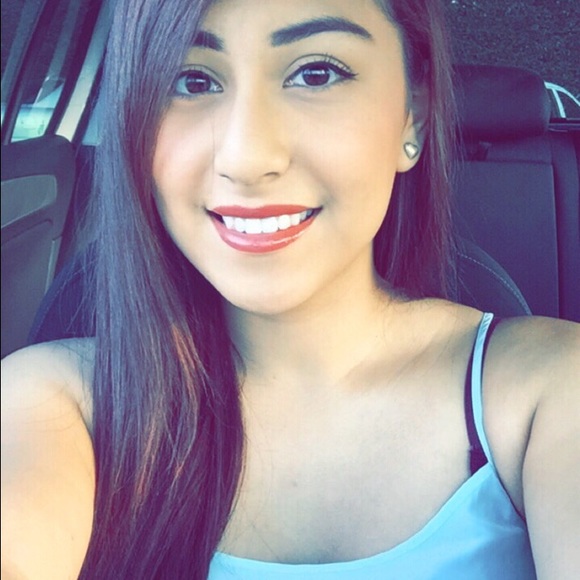 Meet your Posher, Violeta