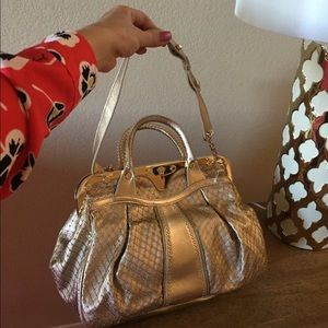 💯 Gianni Versace gold hand bag 💯