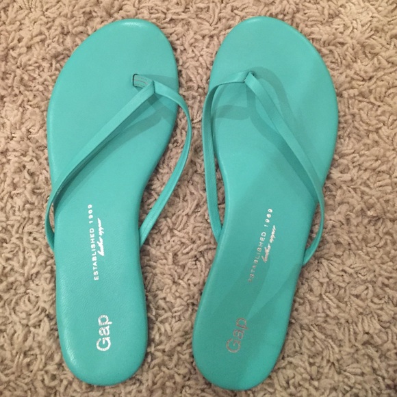 blue flip flops gap