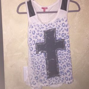 NWOT cross tee by bongo size m