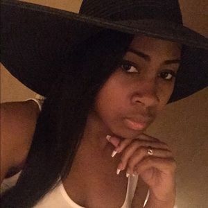 Meet your Posher, Danita