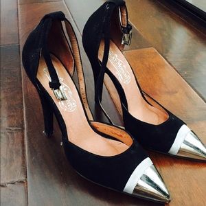 Black shoes by Jeffrey Campbell