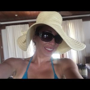 Meet your Posher, Celena