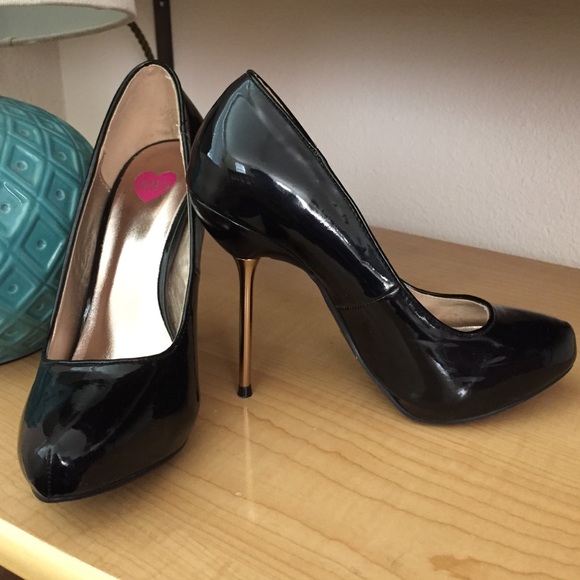 Bebe black stiletto heels (size 6)