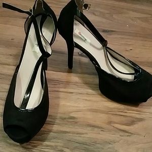 Sz 10 cute heels! Olsenboye
