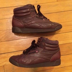 Reebok classic hightop in dark brown/deep burgundy