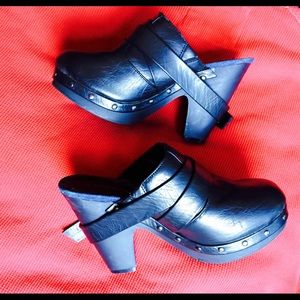 NUCKLE SHOES