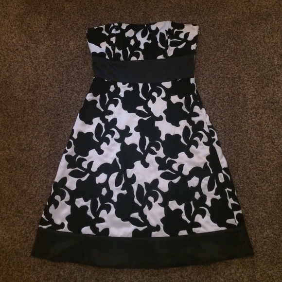 Comfy black and white dress
