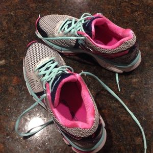 Asics Dynamic Duomax running shoes.