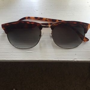 Cheetah print sunglasses