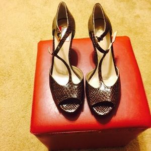 Franco Sarto brown alligator like pump