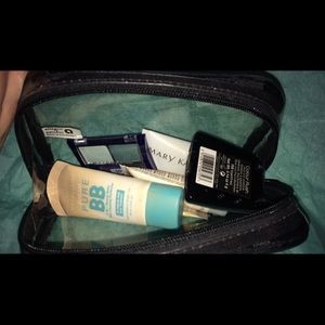 🎊 FLASH SALE 🎊 💄MAKEUP BAG BUNDLE💄