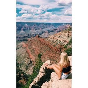 Meet your Posher, Caitlin