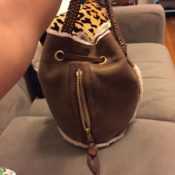 Shearling and suede bucket bag from fall 14 runway - Picture 2 of 4